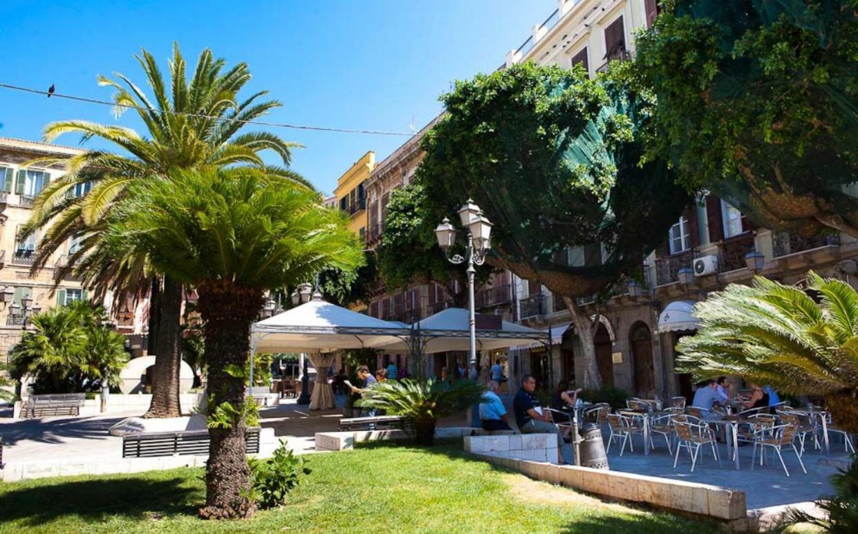 Al Corso Bed and Breakfast Cagliari Exteriör bild