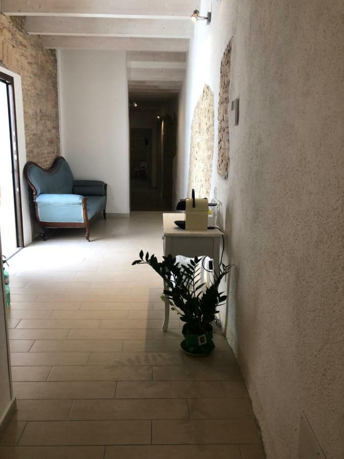 Al Corso Bed and Breakfast Cagliari Exteriör bild
